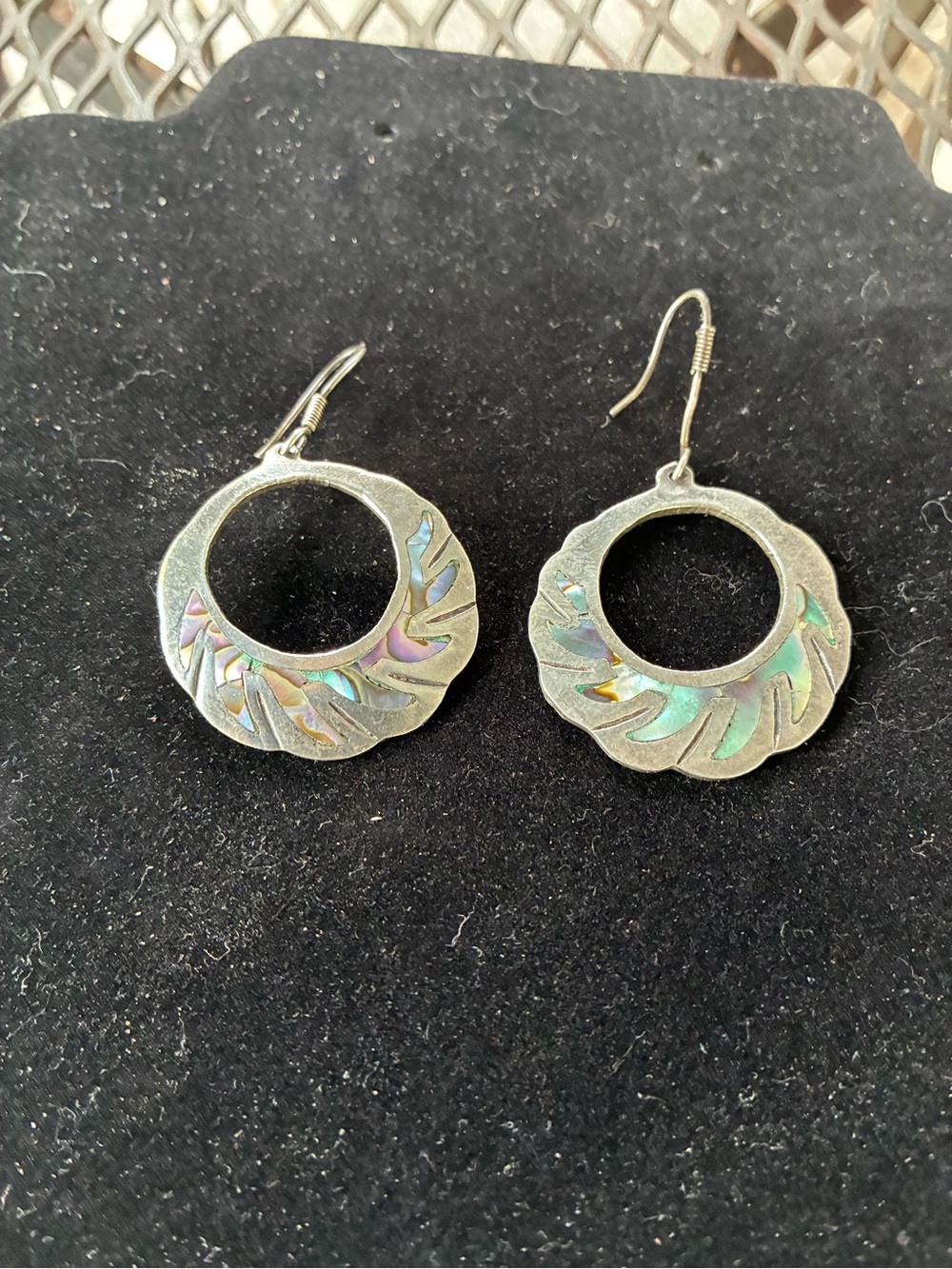 925 Sillver Mother of Pearl Inlay Hoop Dangle Earrings - Iridescent